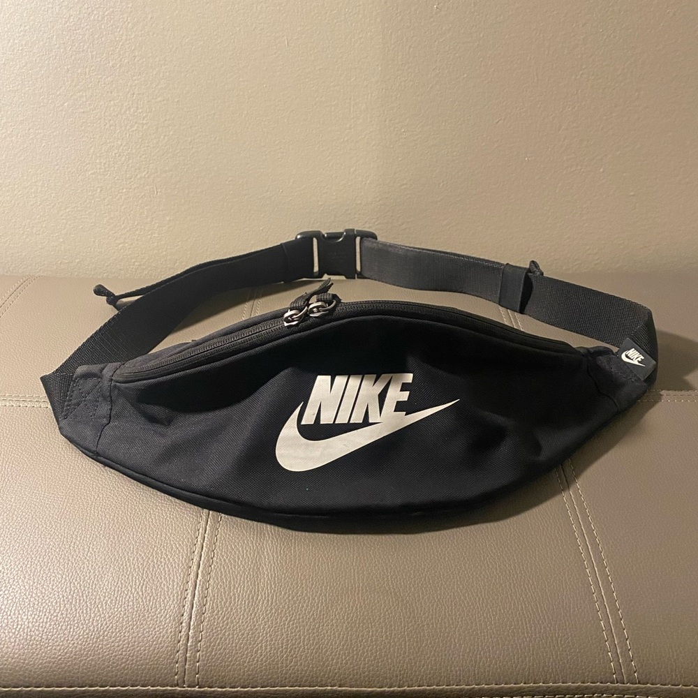 Nike Black Belt Bag with Adjustable Strap and Water-Resistant Material